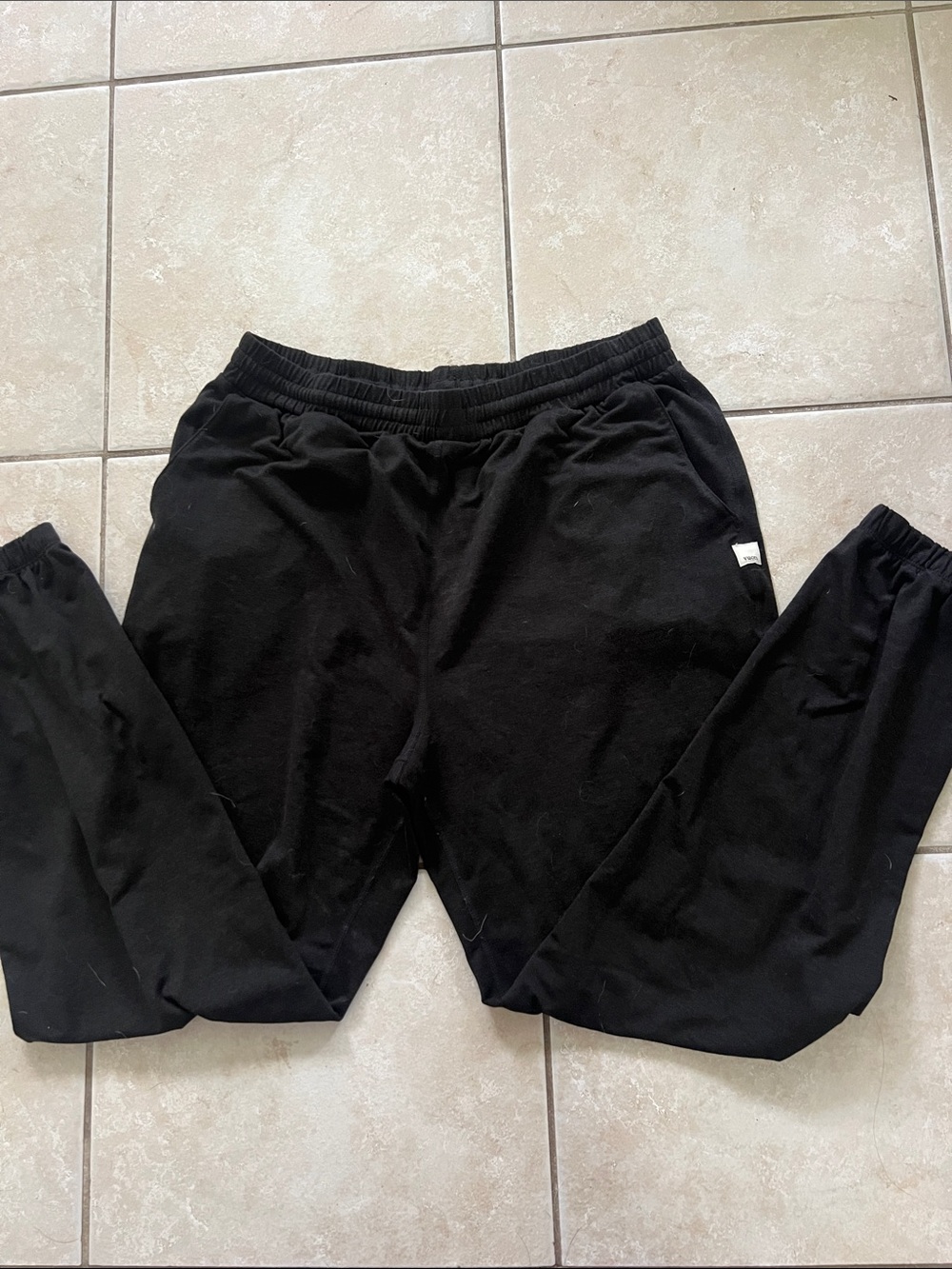 Vuori Black Women's Jogger Sweatpants with Logo Tab